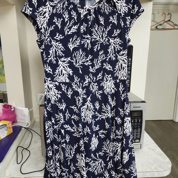 Michael Kors Dresses & Skirts - Michael Kors Navy and White Coral Pattern Midi Dress